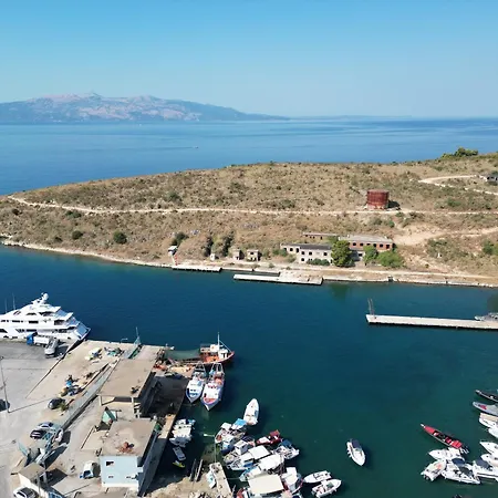 Blue Horizon Apartment-