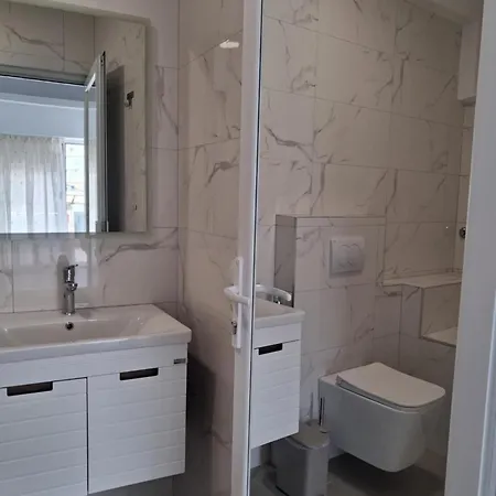 Blue Horizon Apartment- *