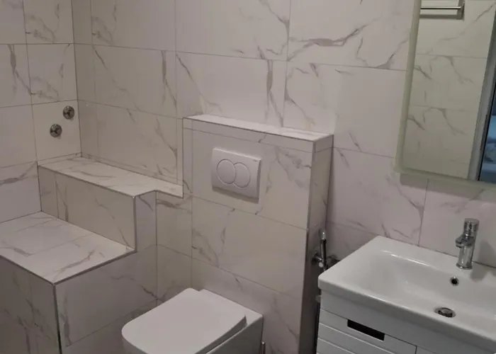 Blue Horizon Apartment- *