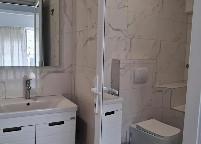 Blue Horizon Apartment- *